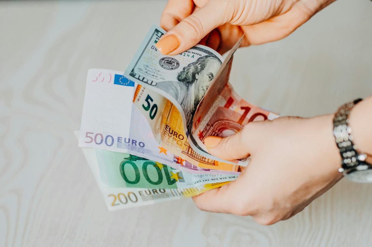  Όταν έχεις καλύτερες εβδομάδες ή μήνες, προσπάθησε να αποταμιεύεις περισσότερα από όσα ξοδεύεις / Φωτογραφία: Unsplash