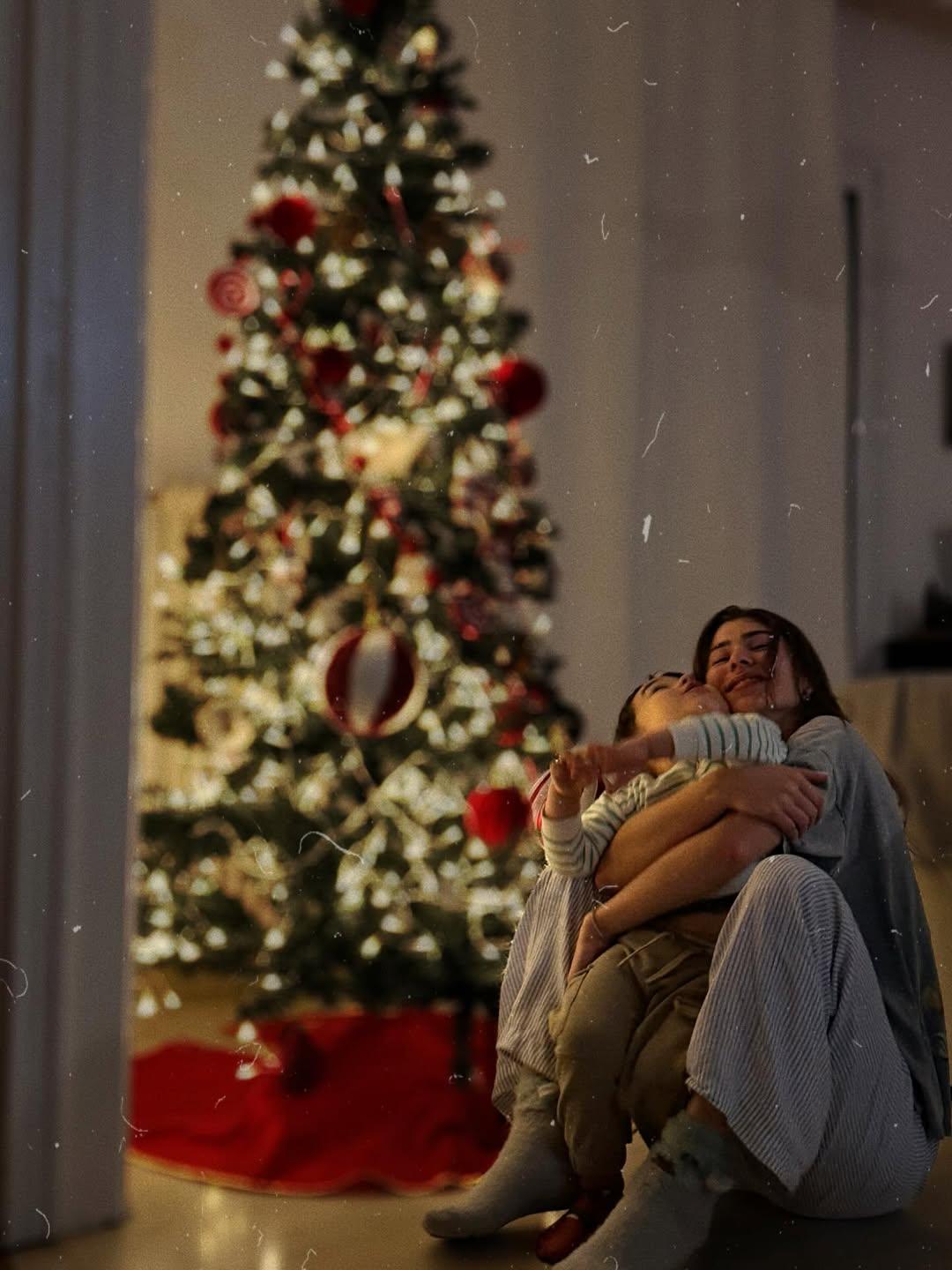 Η Χρύσα Μιχαλοπούλου με τον γιο της/ @chrysamichalopoulou