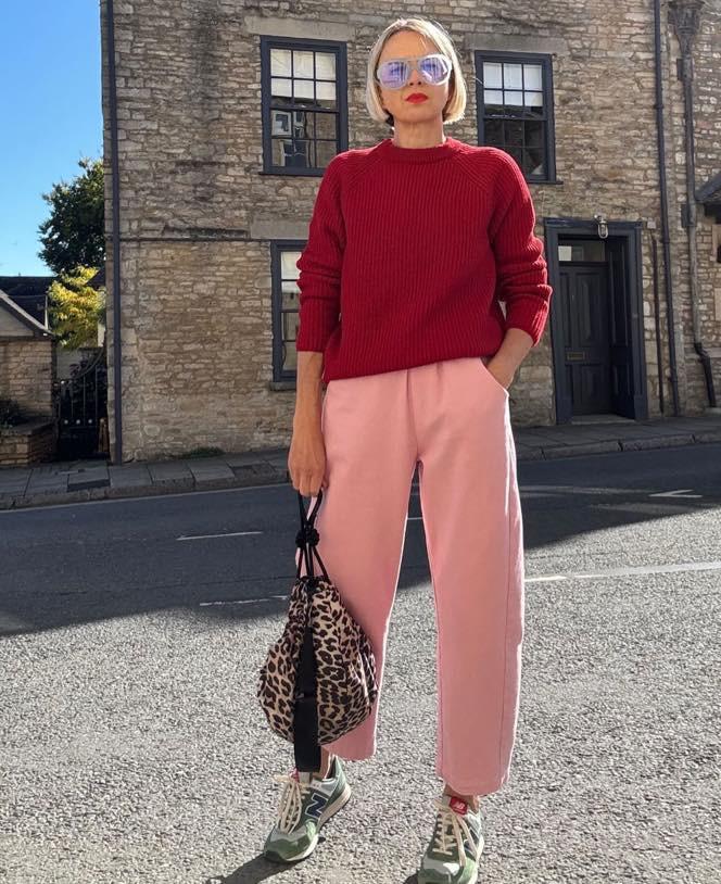 Φέτος τον χειμώνα τολμήστε να συνδυάσετε ροζ με κόκκινο/Φωτογραφία: Instagram/mercantilelondon