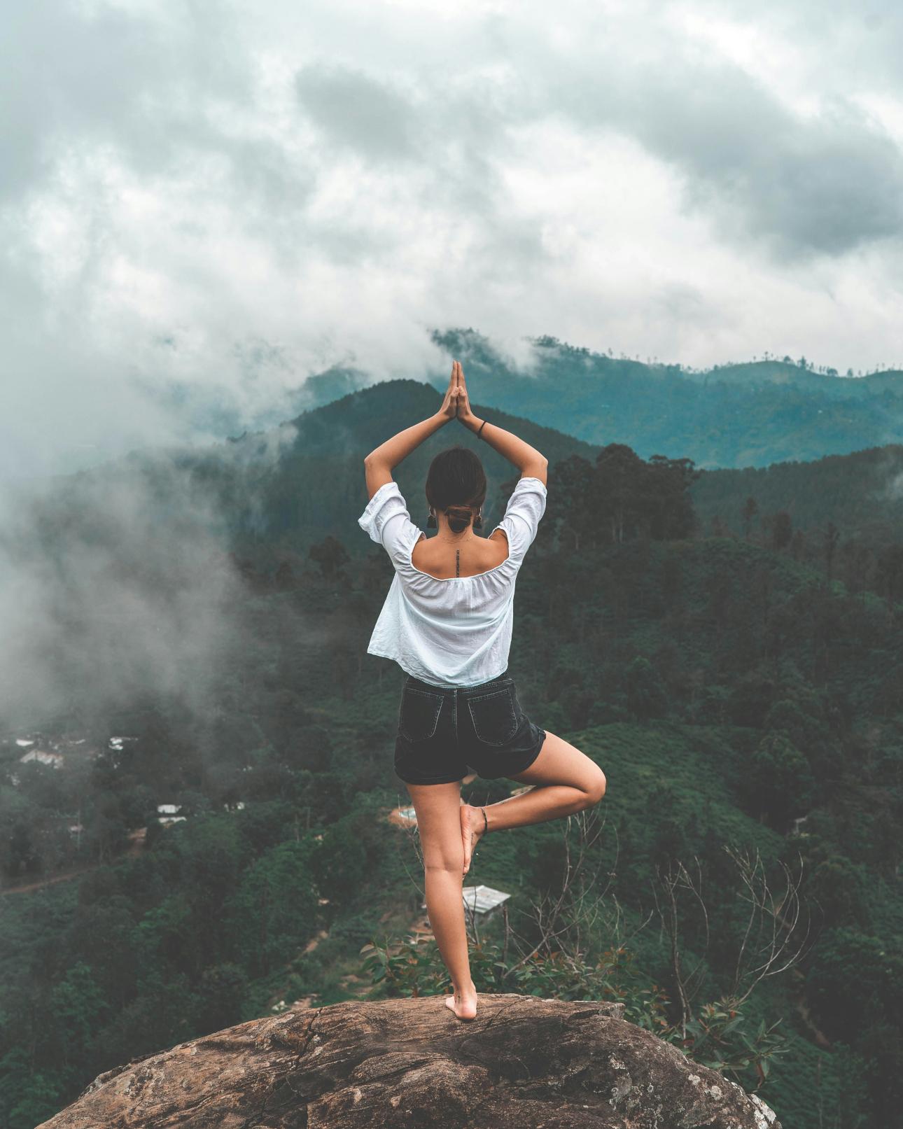 Η yoga είναι είναι μια από τις δραστηριότητες που συμβάλλουν στην καλή υγεία του εγκεφάλου/ Φωτογραφία: Unsplash
