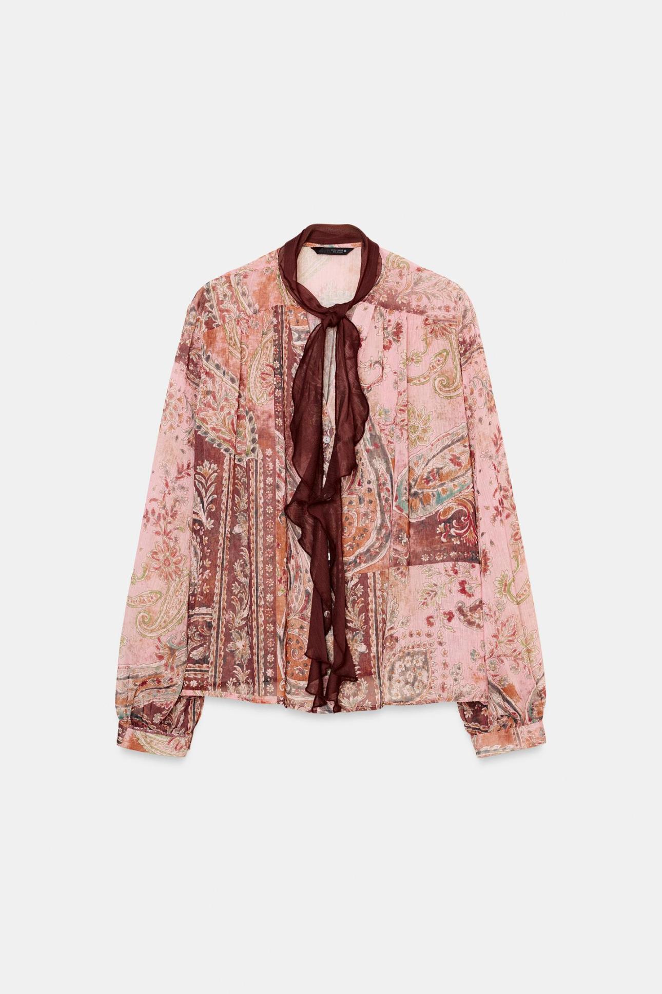 Εμπριμέ μπλούζα με φιόγκο/Φωτογραφία: Zara