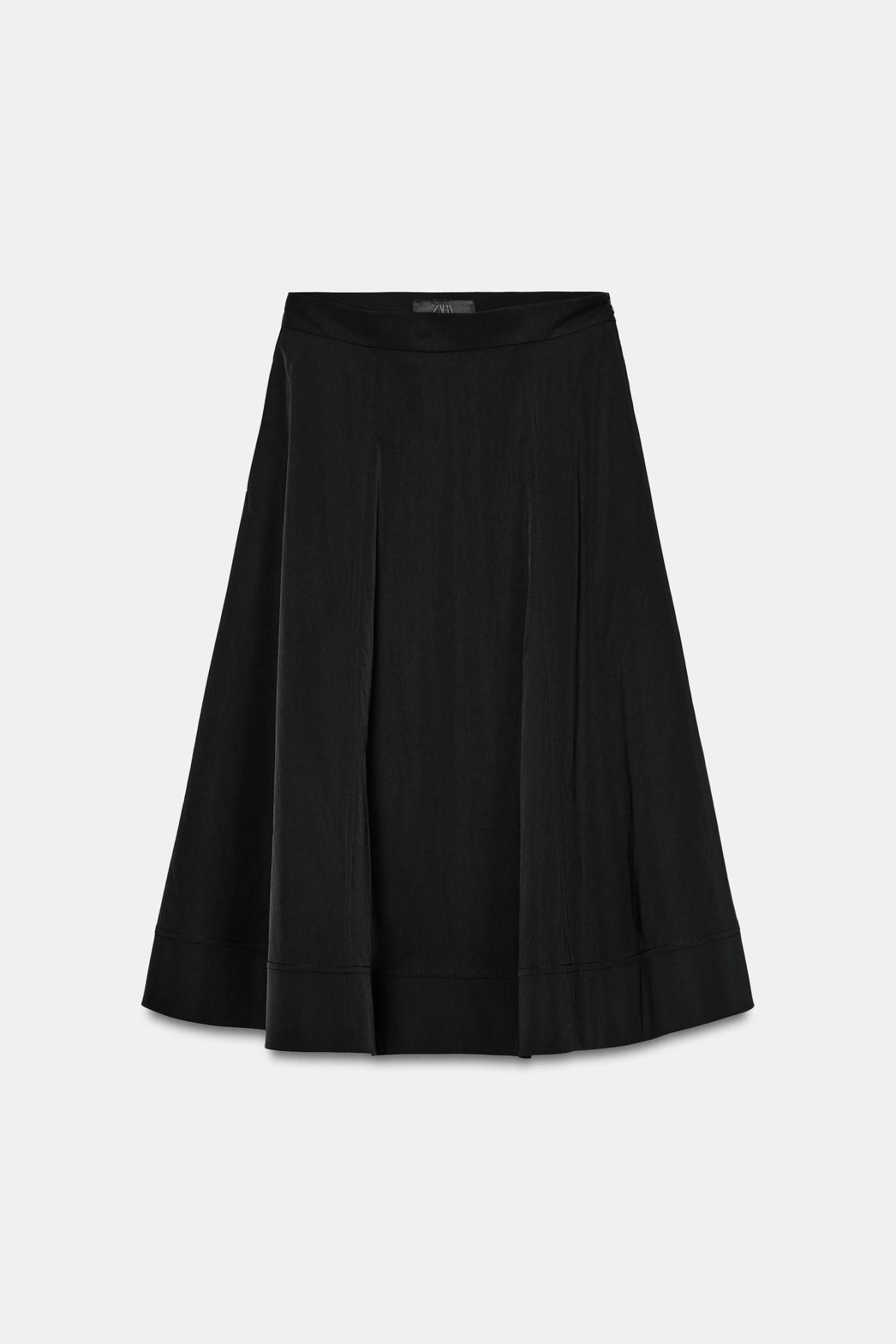 Μαύρη φούστα/Φωτογραφία: Zara