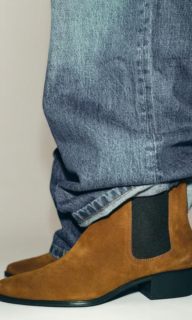 Μποτάκια με χαμηλό τακούνι/Φωτογραφία: Zara