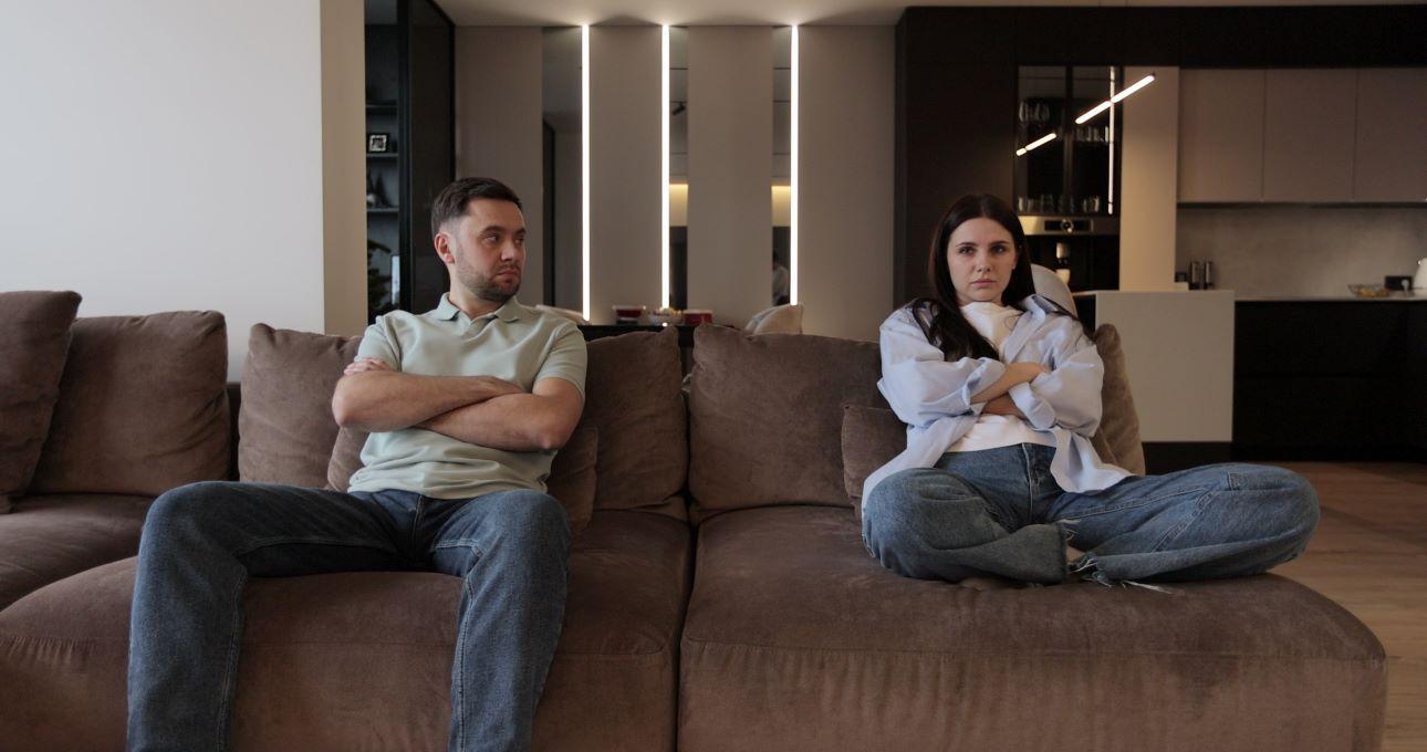 Όταν ο άνδρας δεν είναι ευτυχισμένος στη σχέση του, υπάρχουν σημάδια στη συμπεριφορά του/ Φωτογραφία: Shutterstock