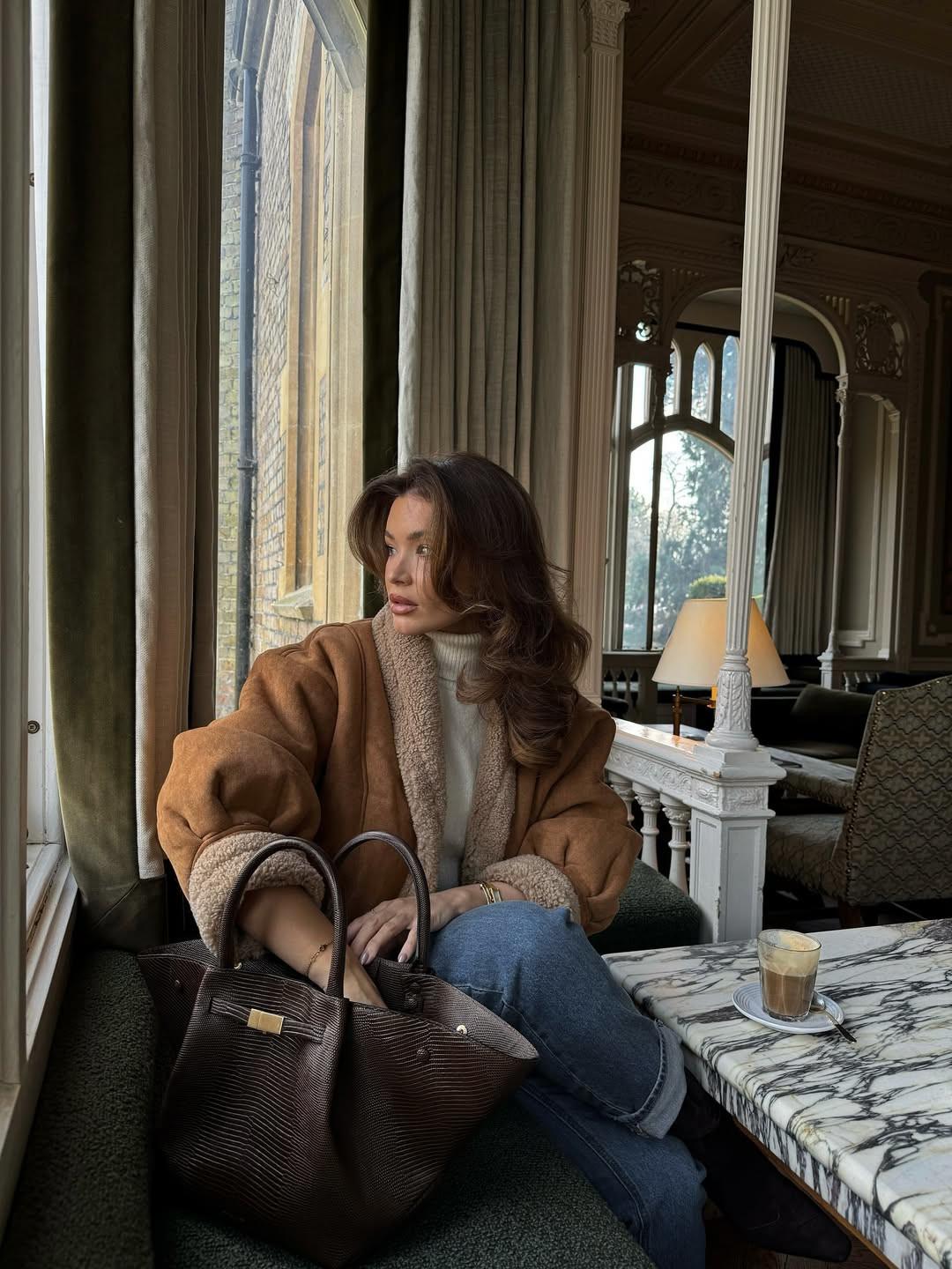 Ζιβάγκο με χοντρό μπουφάν/Φωτογραφία: Instagram/lilliegracep 