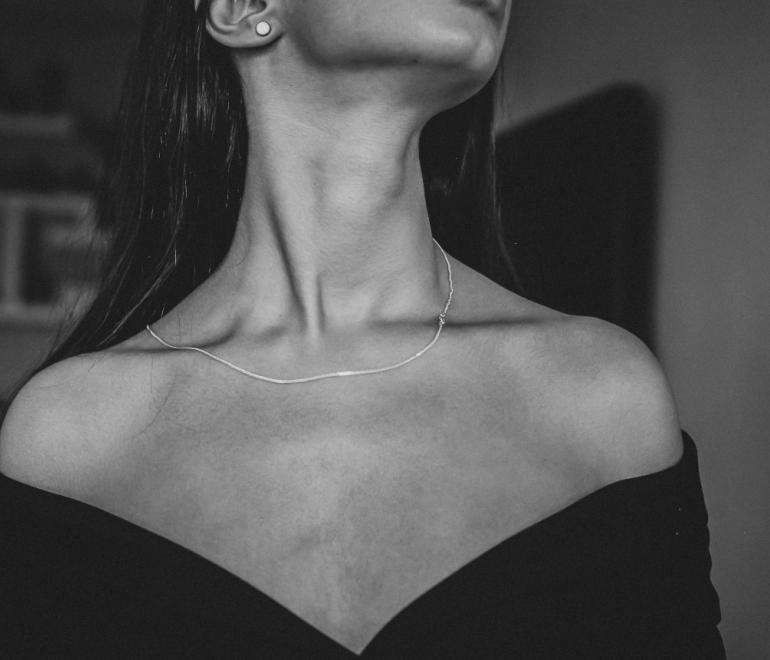 Πώς να απαλλαγείτε από το διπλοσάγονο και τη χαλάρωση του δέρματος στον λαιμό με φυσικό τρόπο