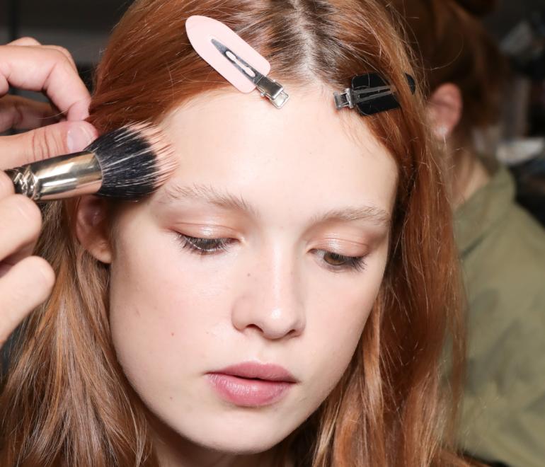 5 ελαφριά foundation για την εποχή, που κοστίζουν λιγότερο από 30 ευρώ