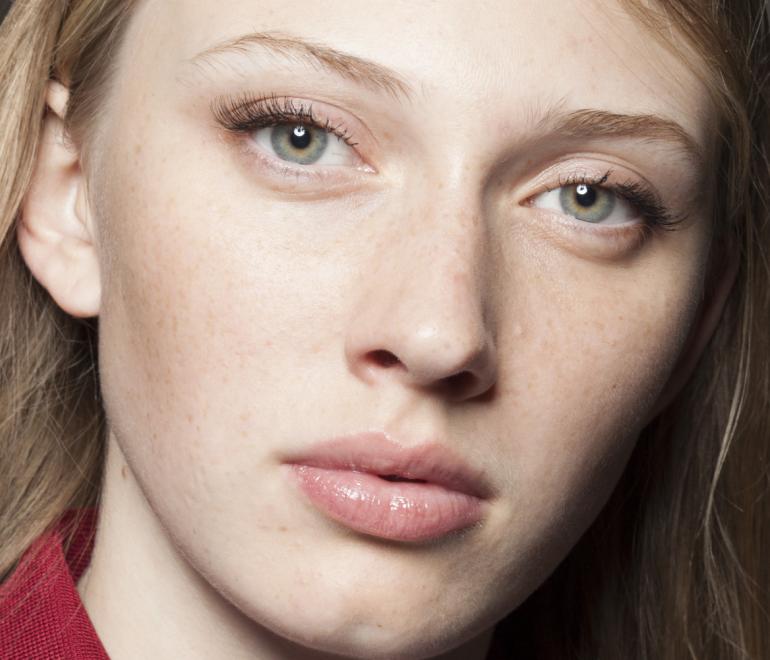 Lip balms που κάνουν τα χείλη να δείχνουν πιο γεμάτα και ενυδατωμένα