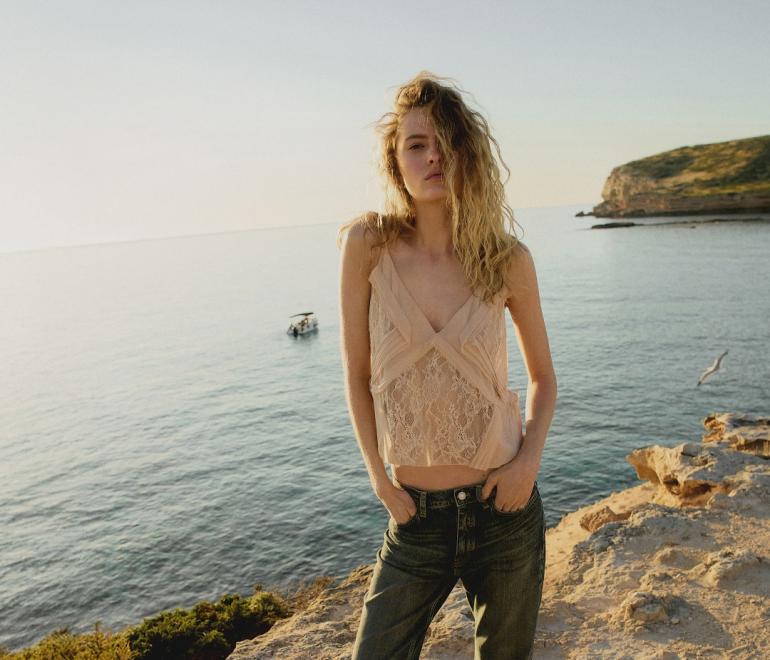 Τζιν/Φωτογραφία Instagram: Massimo Dutti 