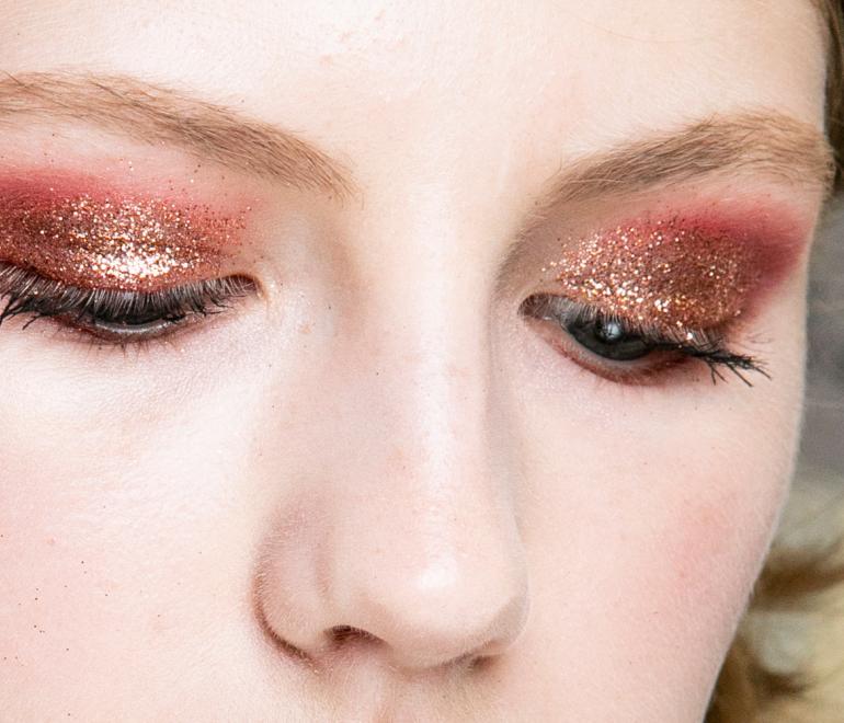 Το απόλυτο eye trend επιστρέφει: Glossy βλέμμα και πώς να το αποκτήσεις