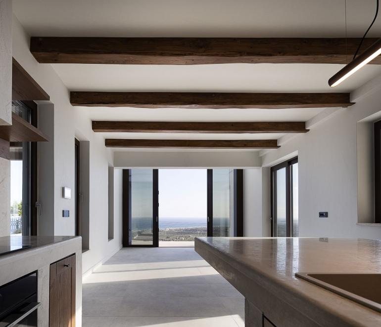 Ένα σύγχρονο πυργόσπιτο στην ύπαιθρο της Κρήτης