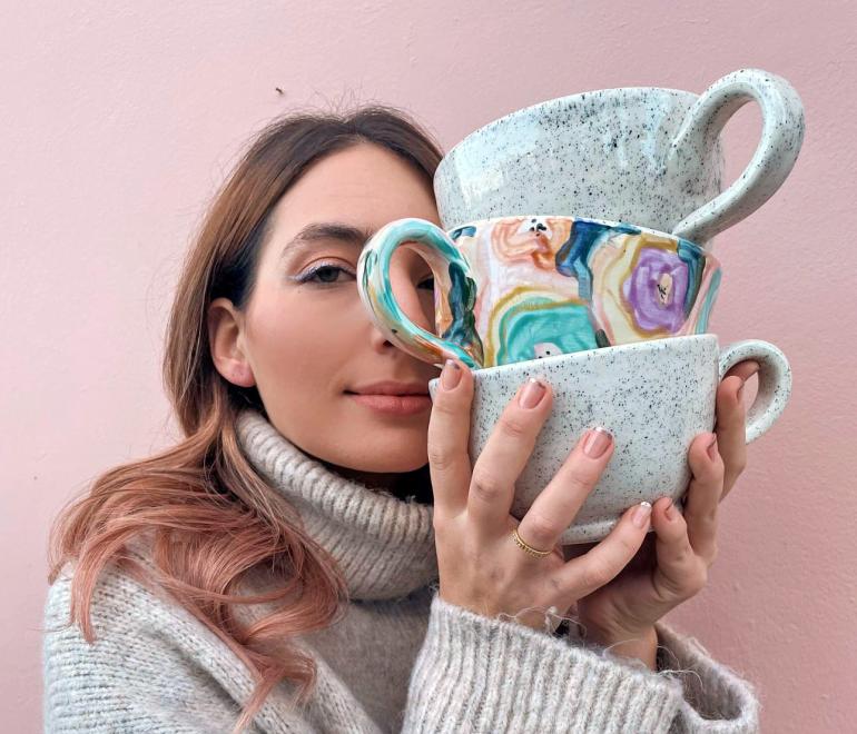 Σοφία Βλαχογιάννη: “Η τέχνη για μένα είναι ο δικός μου γιορτινός κόσμος”