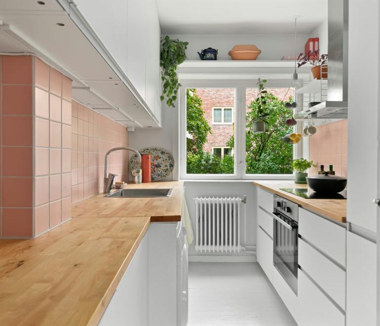 Αυτό το χρώμα επιστρέφει στην κουζίνα και γίνεται τάση το 2026 -Φέρνει κομψότητα και ζεστασιά