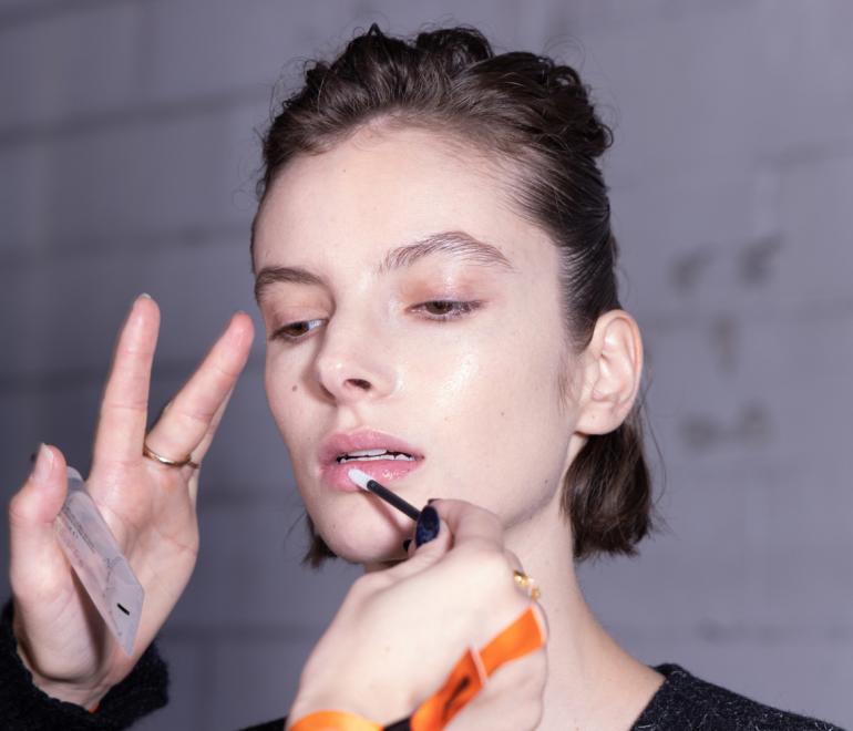 Skin First: Γιατί η φροντίδα της επιδερμίδας είναι το νέο μακιγιάζ