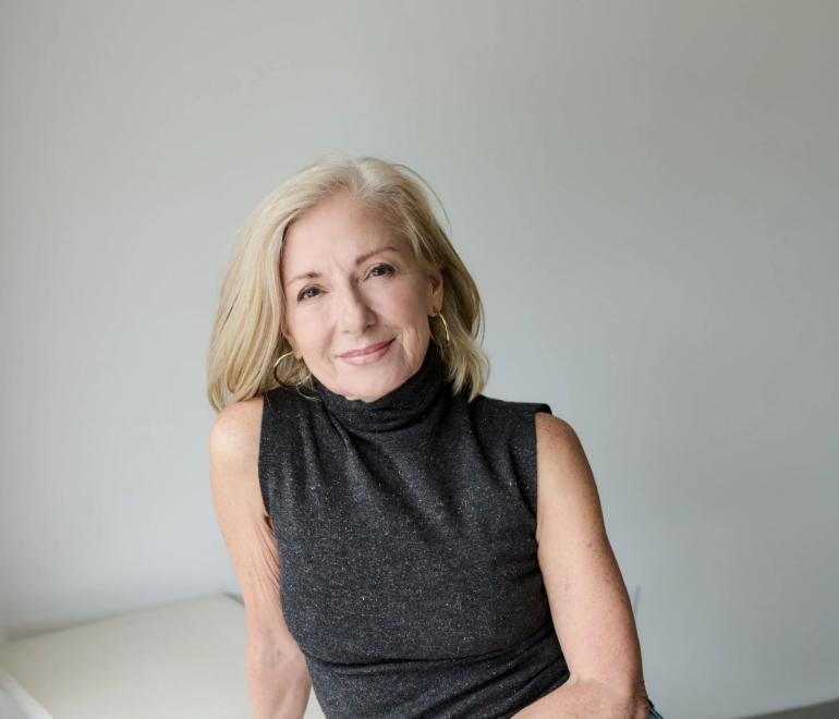 Μια δασκάλα γιόγκα στα 71 αποκαλύπτει πώς παραμένει δυνατή και ευλύγιστη