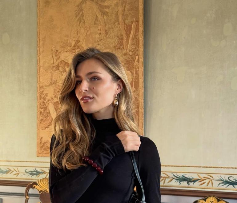  Η Μπενεντίκτ Θούστραπ με total look από τα H&M/Φωτογραφία: Instagram/benediktethoustrup