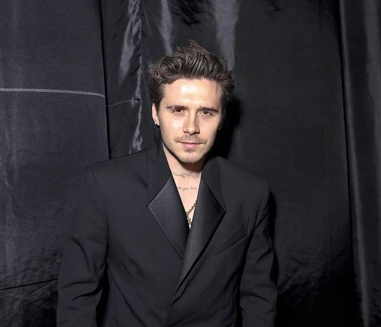 Ο Μπρούκλιν Μπέκαμ παρευρίσκεται στην παρουσίαση της συλλογής Mugler Φθινόπωρο/Χειμώνας 2024-2025 την Κυριακή 3 Μαρτίου 2024 στο Παρίσι/Φωτογραφία AP