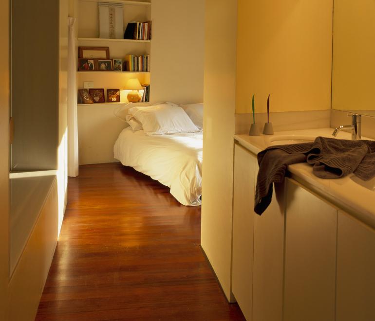 Το ξύλινο πάτωμα φεύγει από την κρεβατοκάμαρα: Τι μπαίνει στη θέση του το 2026