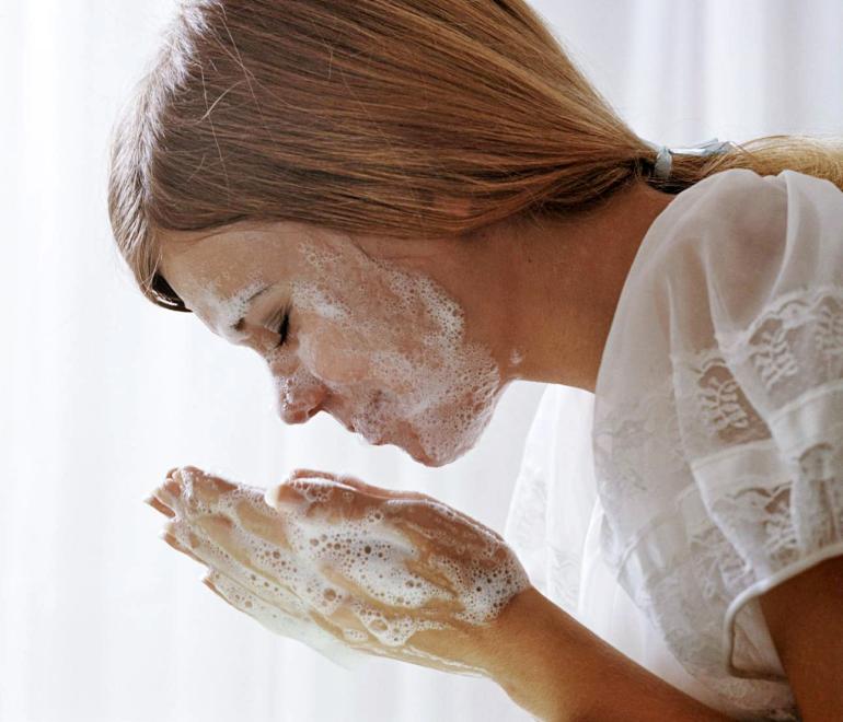 Τα top 5 καθαριστικά προσώπου που κάνουν τη διαφορά