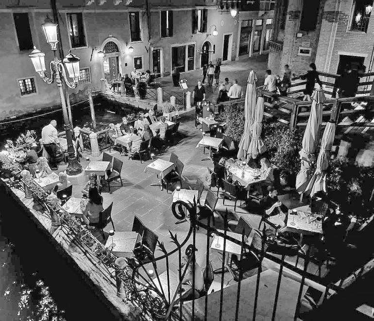 Τελικά, ποια είναι η κατάλληλη ώρα για δείπνο; -Οι ειδικοί αποκαλύπτουν