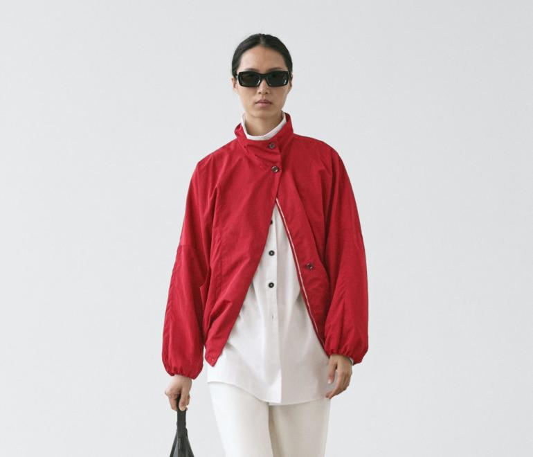 Κόκκινο τζάκετ από τα Massimo Dutti 