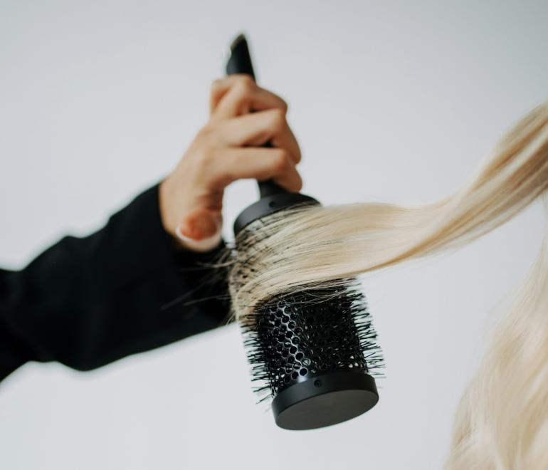 Βούτσα μαλλιών/Φωτογραφία Unsplash 