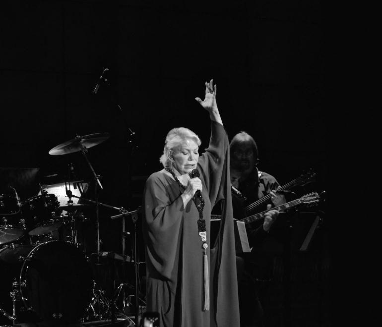 Η άγνωστη ιστορία πίσω από το «Οι άντρες δεν κλαίνε» της Μαρινέλλας