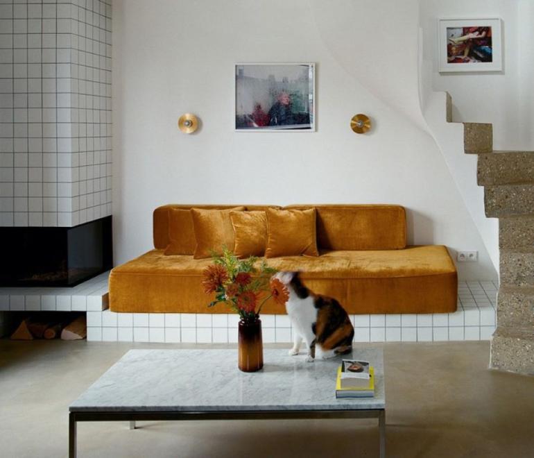 Πώς ένα παλιό ατελιέ μεταμορφώθηκε σε κομψό και φωτεινό σπίτι για μια οικογένεια