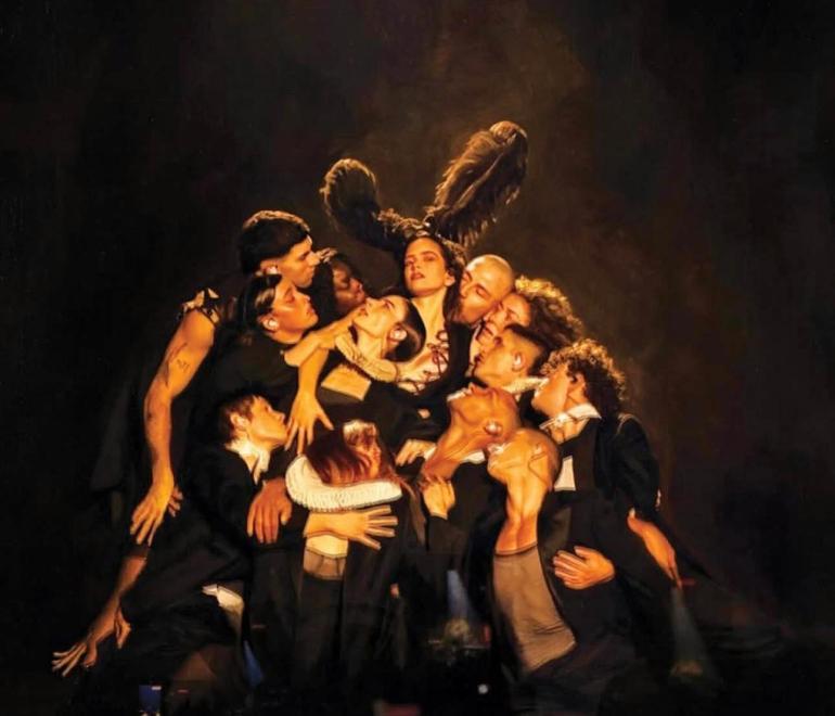 Ποια είναι η φοιτήτρια και σχεδιάστρια μόδας από τη Γαλλία που έντυσε τη Rosalía για τη συναυλία της στο Παρίσι