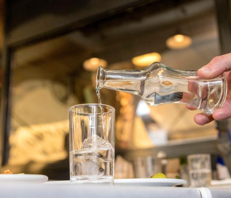 Στον Βόλο για 25η Μαρτίου: Τα άγνωστα τσιπουράδικα που ξέρουν μόνο οι ντόπιοι