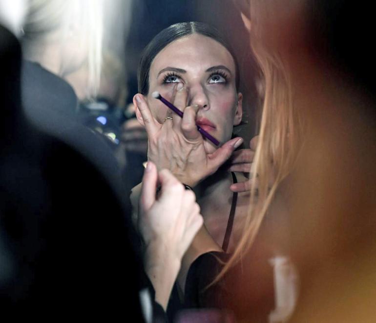 Το μυστικό του μακιγιάζ για μεγαλύτερα μάτια -Η τεχνική που αλλάζει το βλέμμα