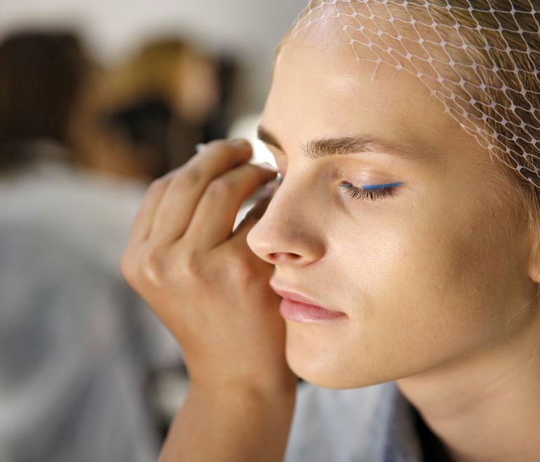 Τα μολύβια ματιών της άνοιξης δεν είναι μαύρα