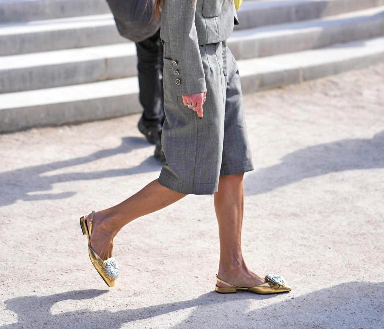 Οι fashion experts συμφωνούν: Zara και Mango έχουν τα ιδανικά flat παπούτσια για καλεσμένες σε γάμους και βαφτίσεις