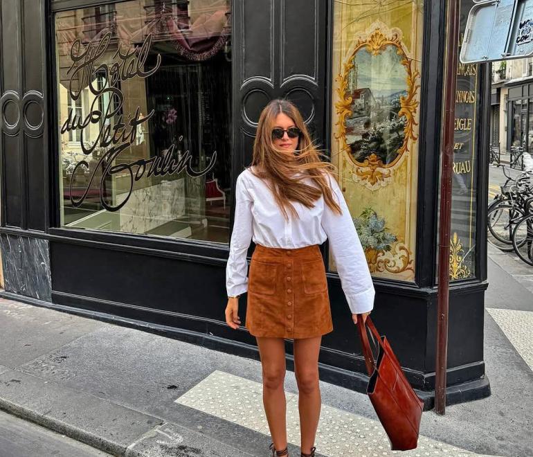 ΚΟΠΕΛΑ ΜΕ ΛΕΥΚΟ ΠΟΥΚΑΜΙΣΟ ΚΑΙ ΣΟΥΕΝΤ ΦΟΥΣΤΑ