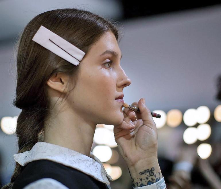 Μακιγιάζ στα χείλη/Φωτογραφία AP 