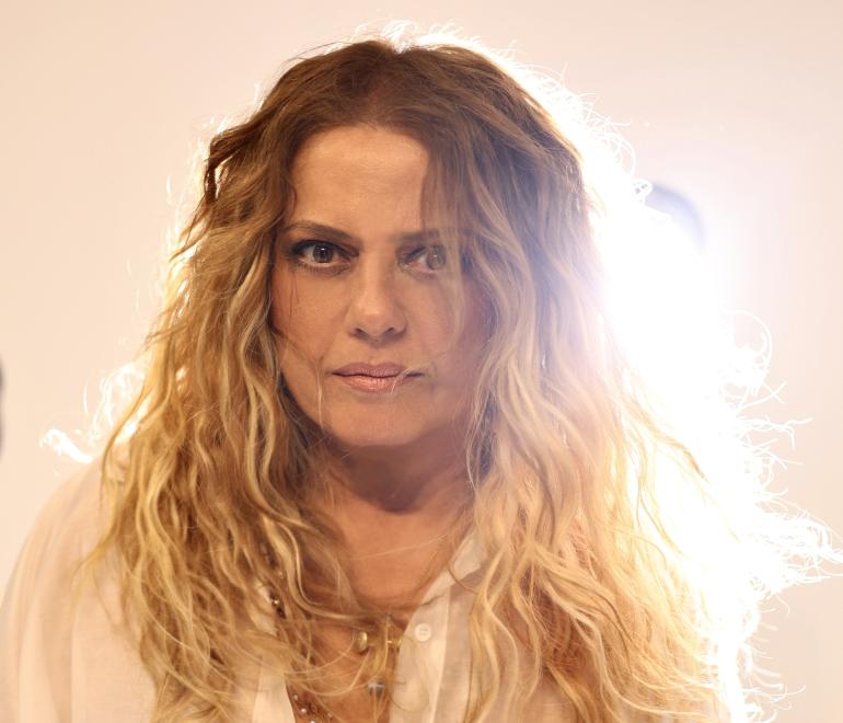 Attica Roots Festival: Η Ελένη Τσαλιγοπούλου στα Λιπάσματα Δραπετσώνας -Μια καλοκαιρινή συναυλία που δεν πρέπει να χάσετε