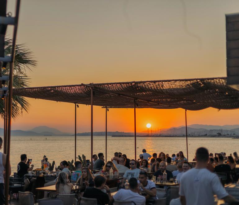Ξενύχτι στην καλοκαιρινή Αθήνα: 5 μαγαζιά για να διασκεδάσετε ως αργά