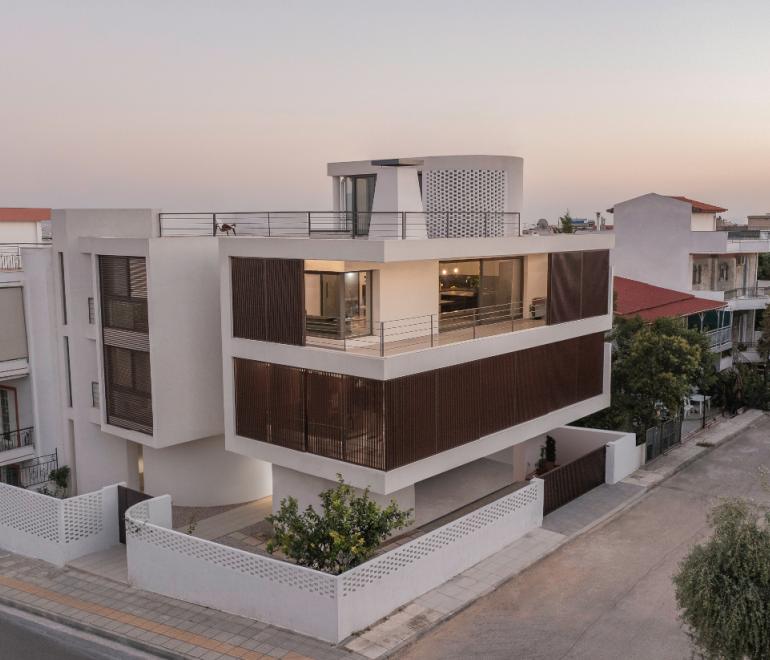 Bicubic Residence: Ένα σπίτι στο Καματερό φτιαγμένο από δύο τεράστιους λευκούς κύβους -Μοιάζει σαν να αιωρείται