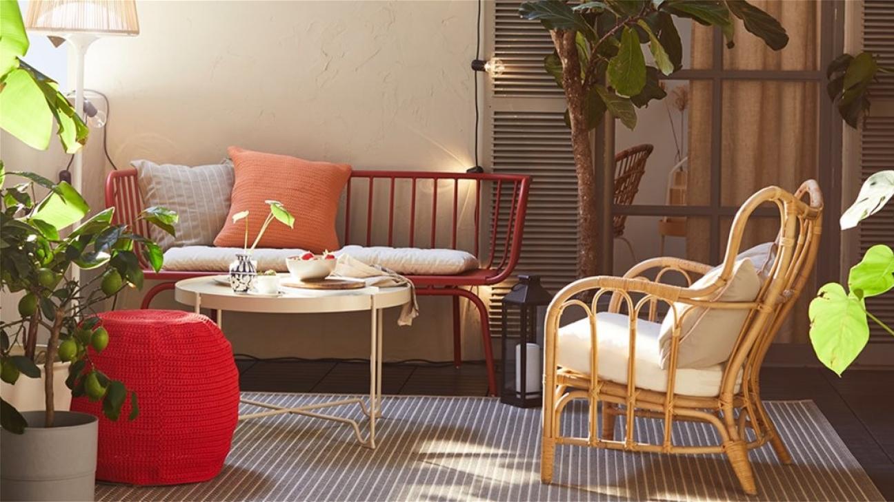 Το IKEA hack που μεταμορφώνει μια μικρή βεράντα και την κάνει να δείχνει πολύ μεγαλύτερη