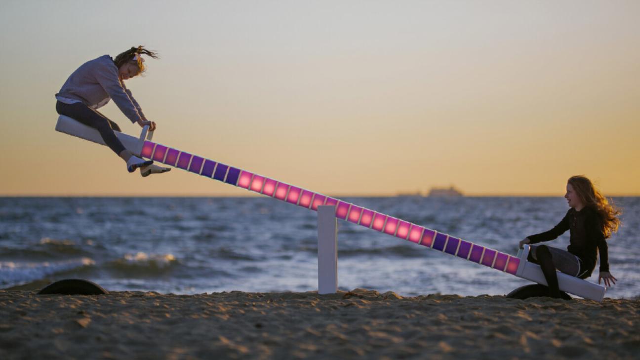 Installation The Light Seesaw της εταιρείας Eness