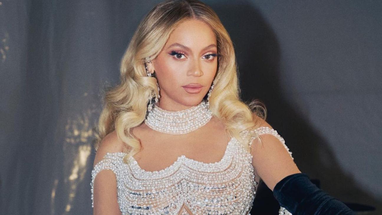 H Beyonce με nude jumpsuit και άφθονες πέρλες -Η εκθαμβωτική εμφάνιση ...