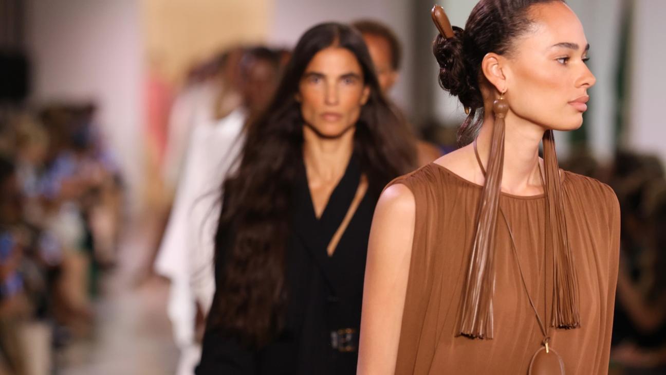 Ο Michael Kors επαναπροσδιορίζει το στιλ με ουδέτερα χρώματα στο NYFW 2025