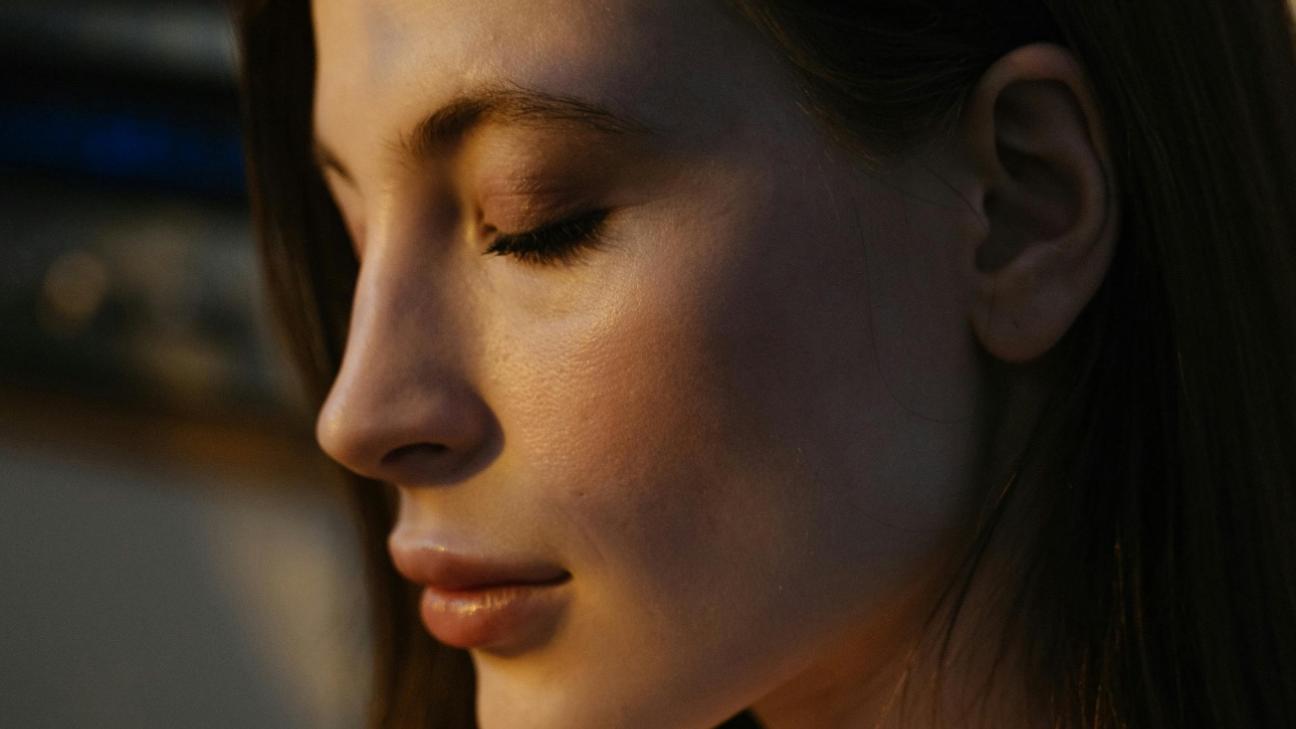 Vitamin C Skincare: Γιατί χαρίζει λάμψη, μειώνει τις δυσχρωμίες και προλαμβάνει τη γήρανση