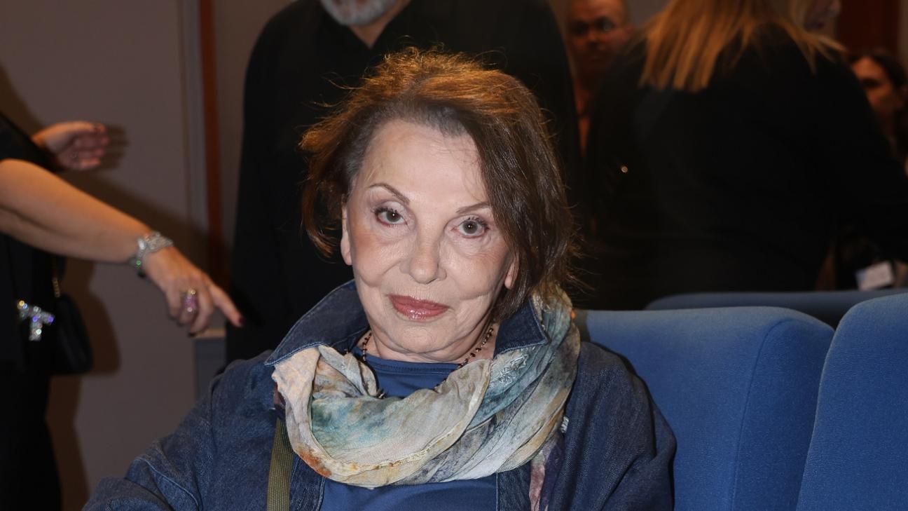 Η Μπέτυ Λιβανού με denim σύνολο στην τιμητική βραδιά του Φεστιβάλ Θεσσαλονίκης