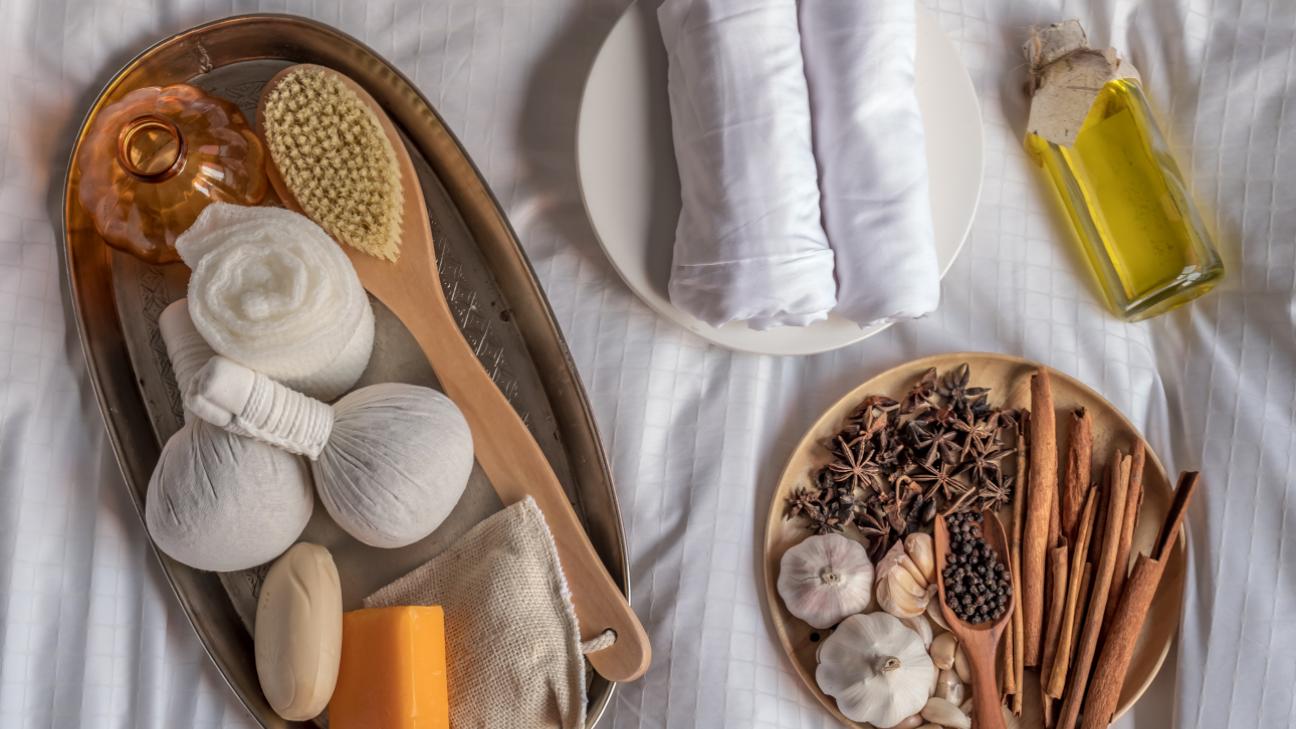 Πλύσιμο των ποδιών σας με κανέλα και ζεστό νερό: Γιατί συνιστάται και πότε είναι καλύτερο να το κάνετε