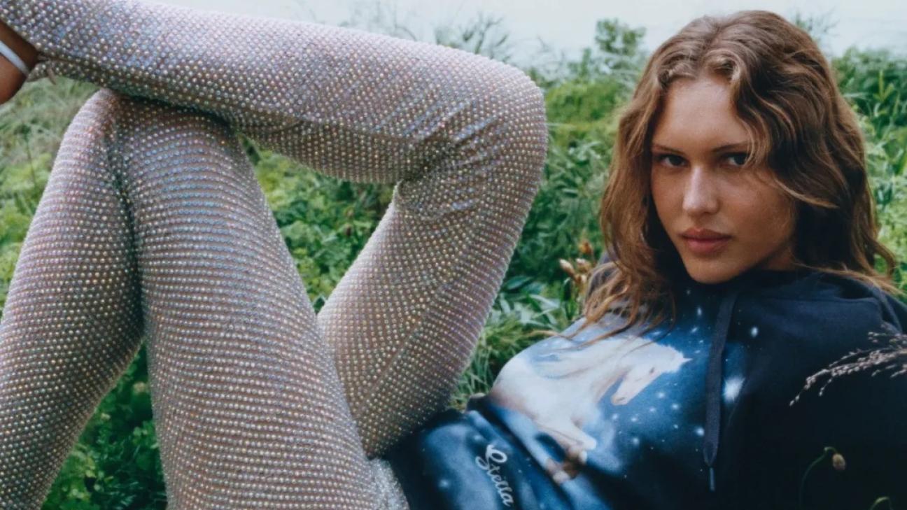 Stella McCartney x H&amp;M: Η νέα συλλογή φέρνει το τέλειο φόρεμα και το κοστούμι που κλέβει τις εντυπώσεις