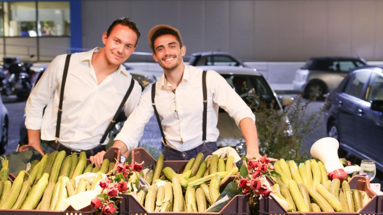 Παγκόσμια Ημέρα Αγγουριού -Πώς γιορτάστηκε στην Αθήνα η ασυνήθιστη αυτή ...