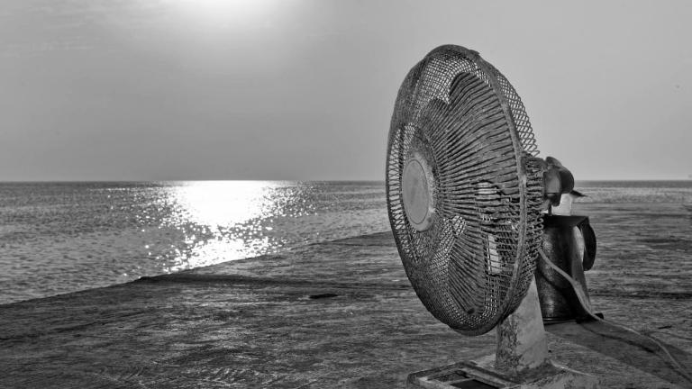 Πώς να μετατρέψετε τον οικονομικό ανεμιστήρα σε κλιματιστικό -Έτσι θα παράγει δροσερό αέρα