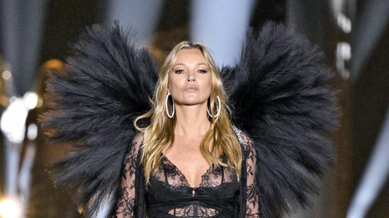 Η Κέιτ Μος έκανε το ντεμπούτο της στη Victoria's Secret στα 50 της -Mαζί με την κόρη της, Λίλα