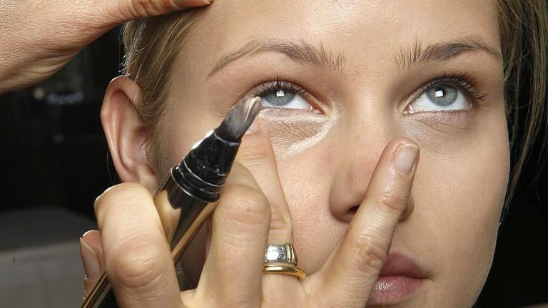 Tips για σωστή εφαρμογή concealer, μετά τα 30 - Ομοιόμορφη κάλυψη, χωρίς γραμμές